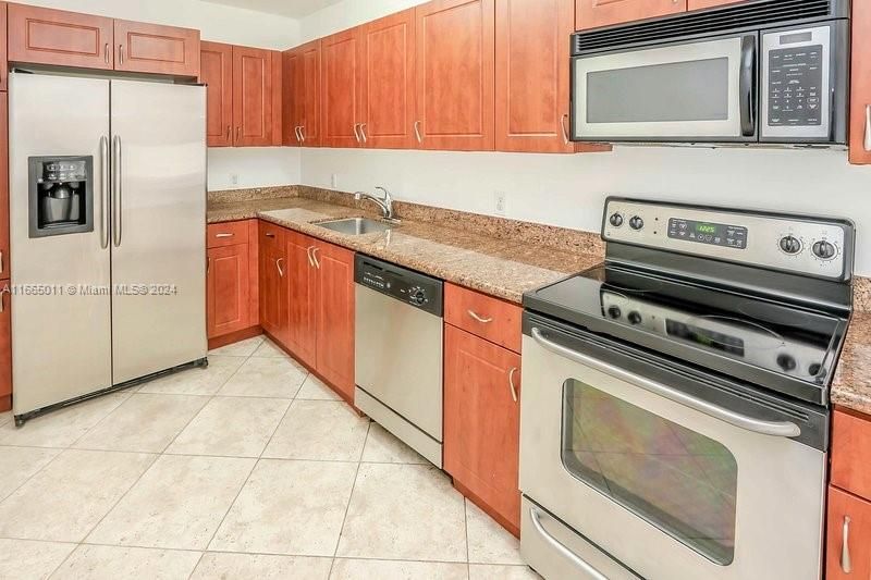 For Sale: $359,000 (1 beds, 1 baths, 898 Square Feet)