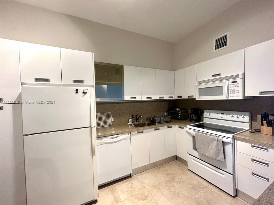 For Rent: $4,000 (2 beds, 2 baths, 1357 Square Feet)