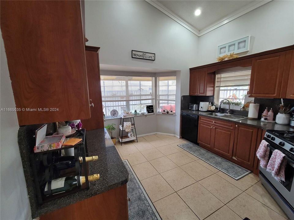 En Venta: $570,000 (3 camas, 2 baños, 1382 Pies cuadrados)