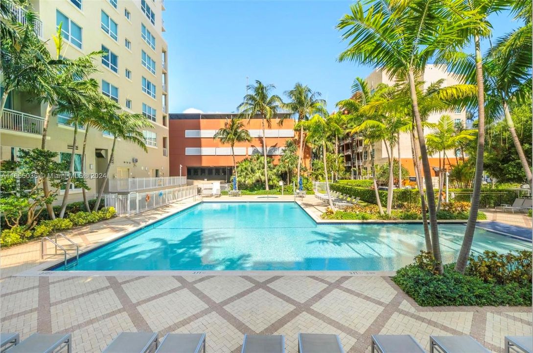 Recientemente alquilado: $3,900 (2 camas, 2 baños, 1049 Pies cuadrados)