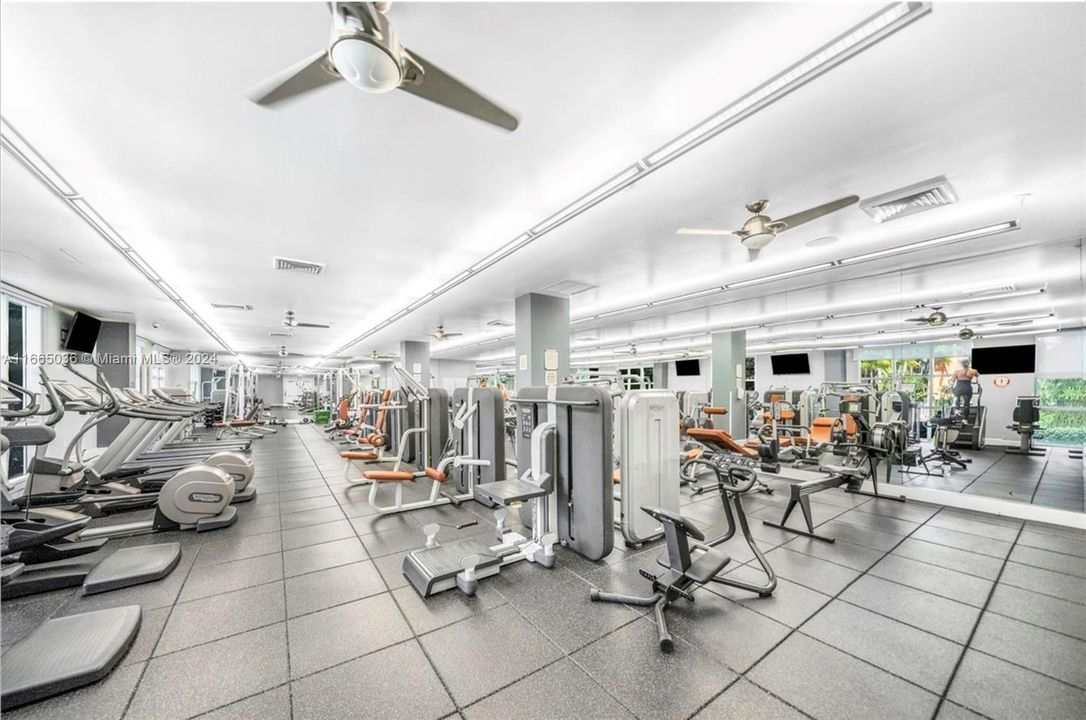 Recientemente alquilado: $3,900 (2 camas, 2 baños, 1049 Pies cuadrados)