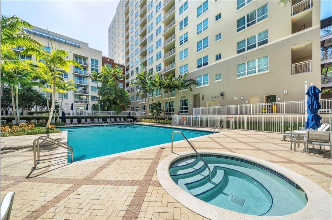 Recientemente alquilado: $3,900 (2 camas, 2 baños, 1049 Pies cuadrados)