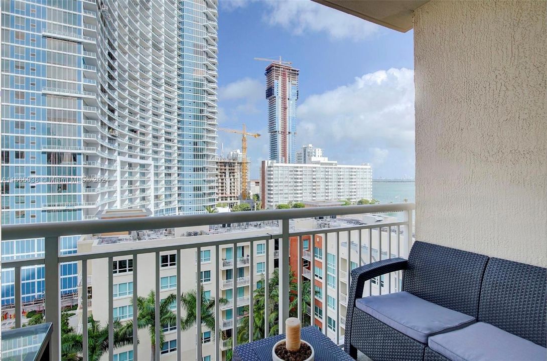 Recientemente alquilado: $3,900 (2 camas, 2 baños, 1049 Pies cuadrados)