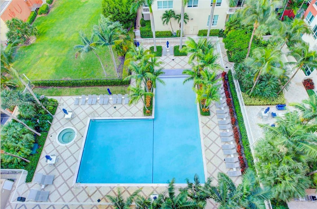 Recientemente alquilado: $3,900 (2 camas, 2 baños, 1049 Pies cuadrados)