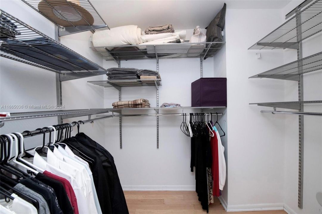 Recientemente alquilado: $3,900 (2 camas, 2 baños, 1049 Pies cuadrados)