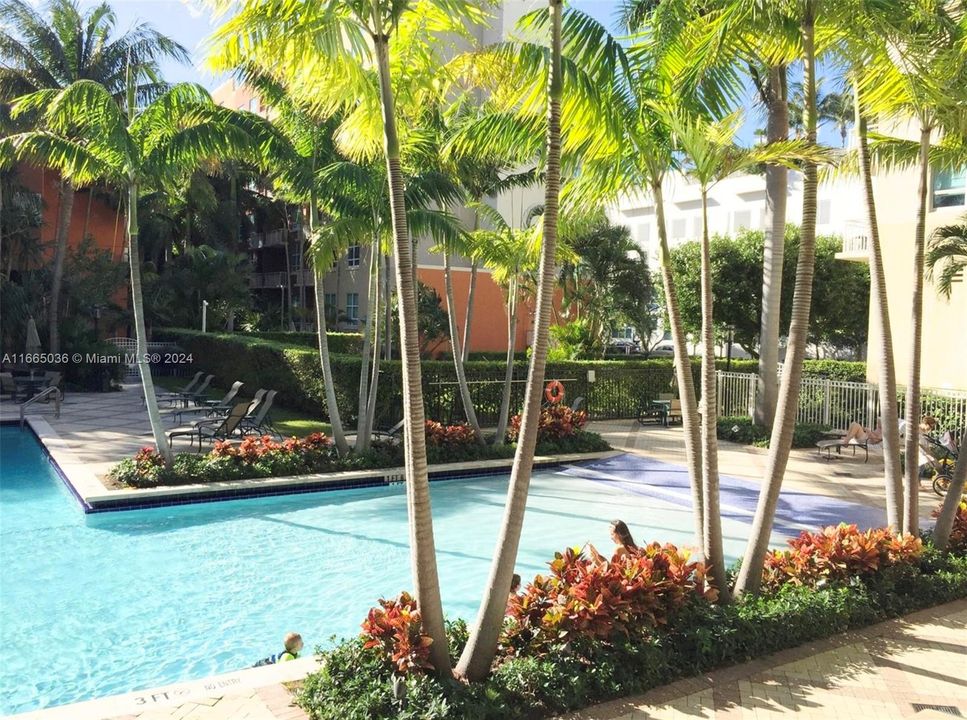 Recientemente alquilado: $3,900 (2 camas, 2 baños, 1049 Pies cuadrados)