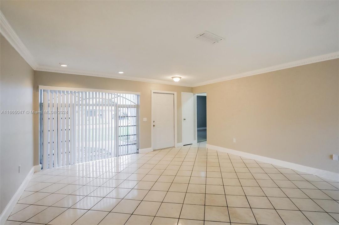 Active With Contract: $2,945 (3 beds, 2 baths, 1562 Square Feet)