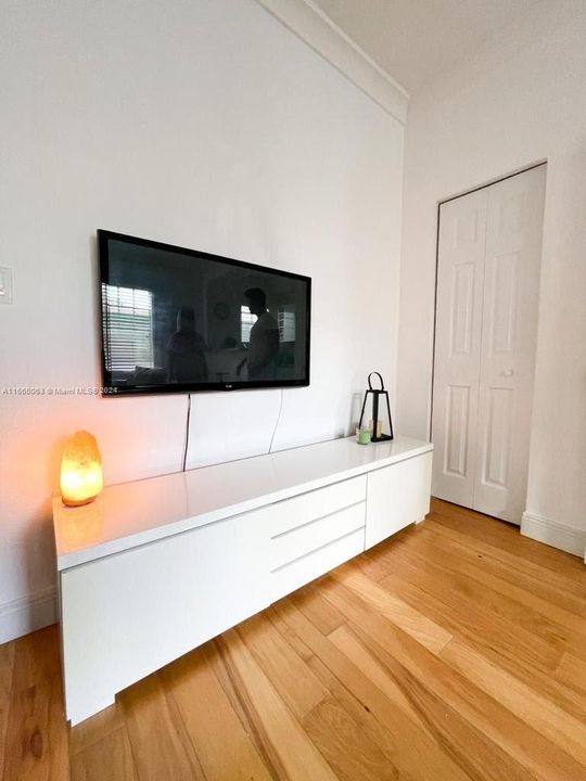 For Rent: $1,800 (1 beds, 1 baths, 478 Square Feet)