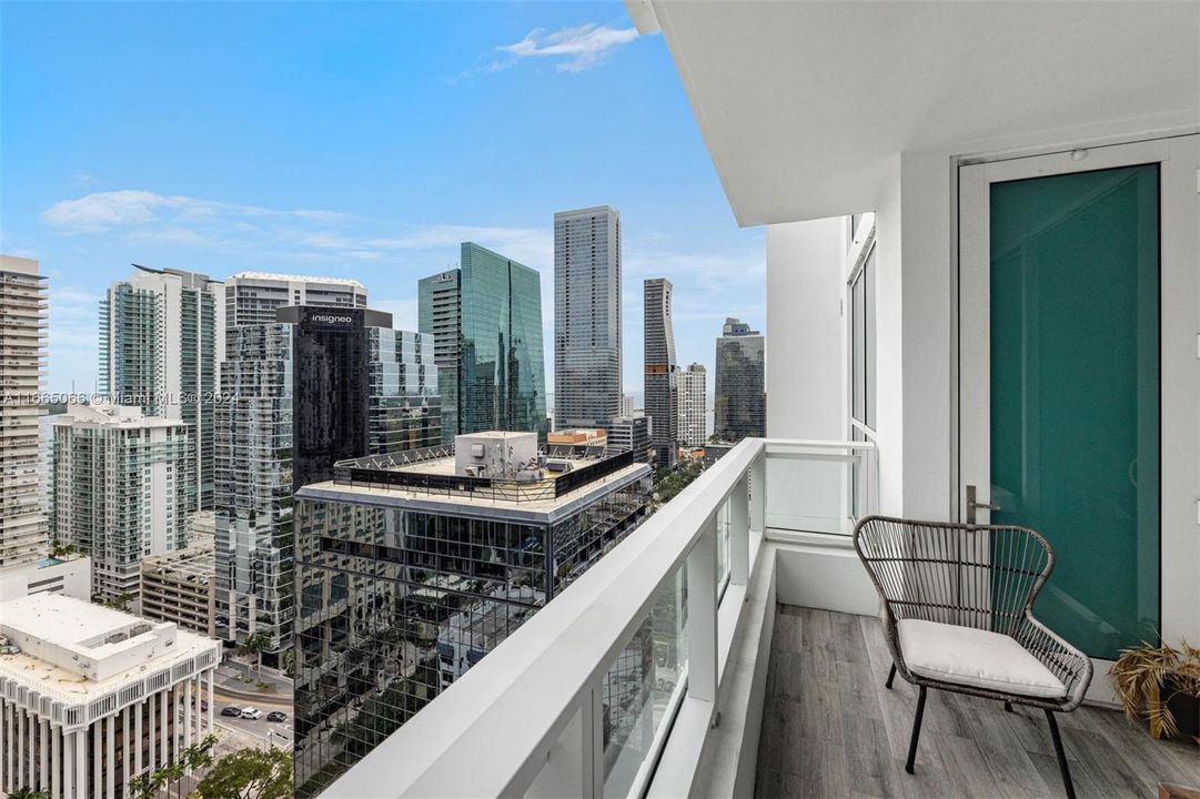 For Sale: $625,000 (1 beds, 1 baths, 905 Square Feet)