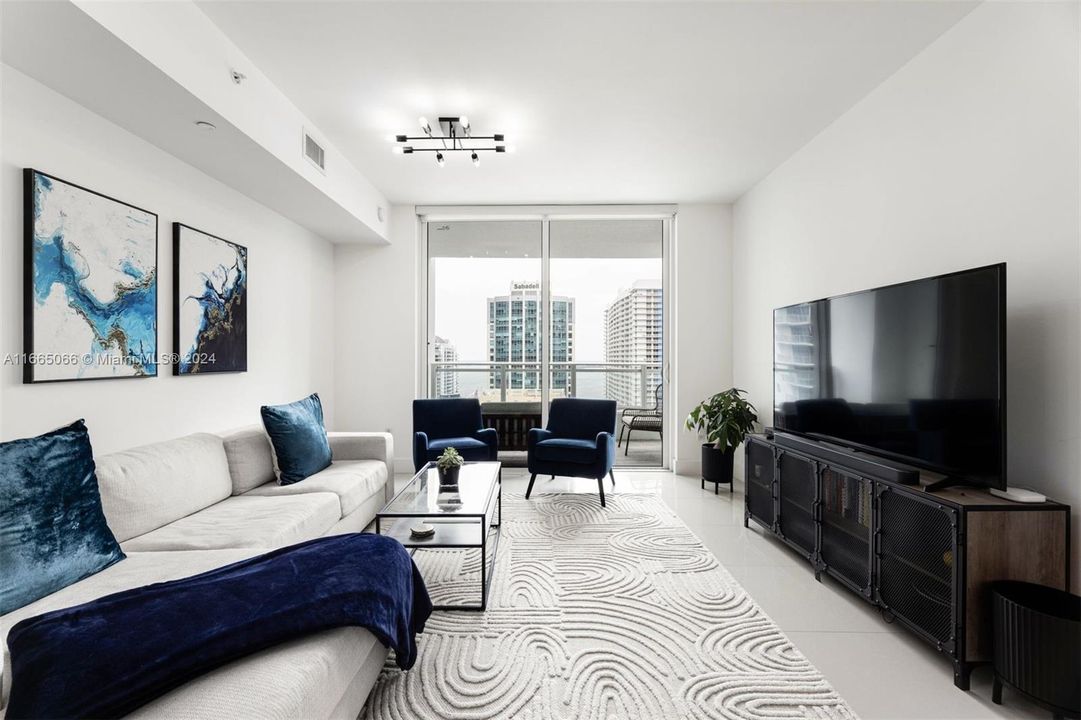 For Sale: $625,000 (1 beds, 1 baths, 905 Square Feet)