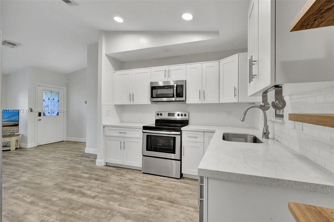 For Sale: $500,400 (3 beds, 2 baths, 1092 Square Feet)