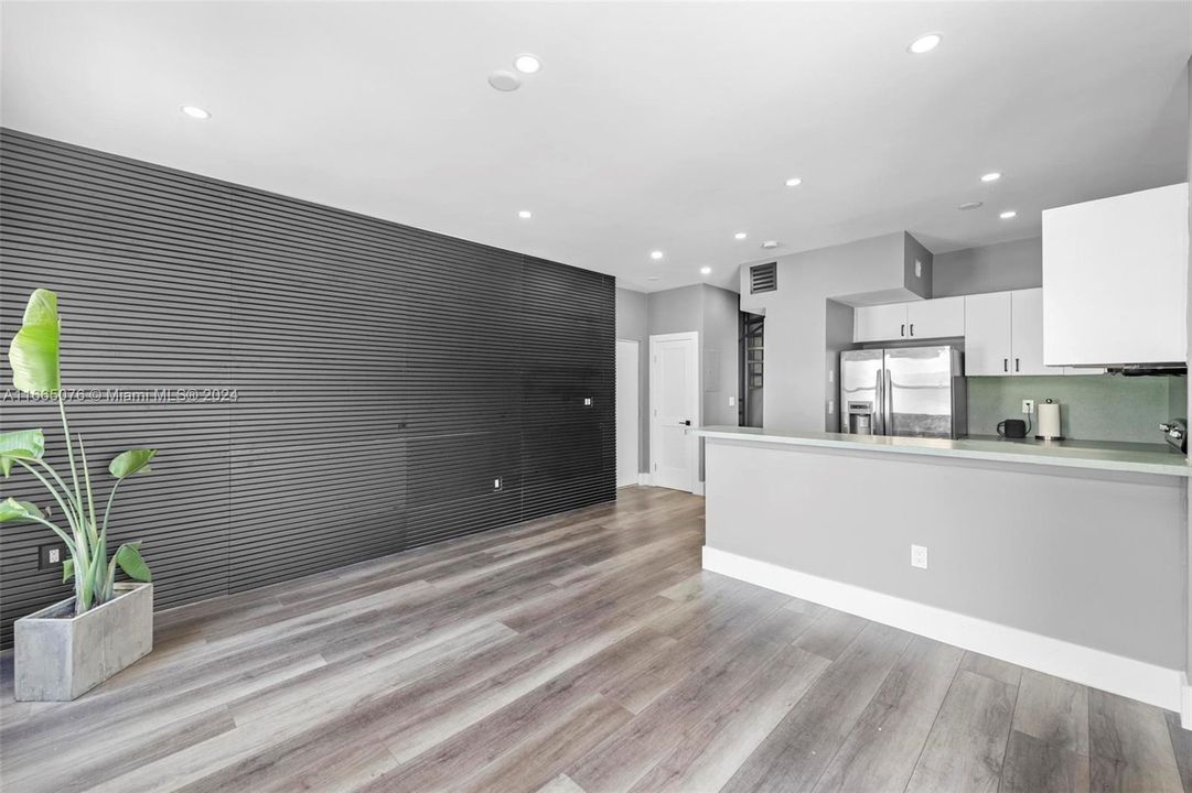 For Sale: $499,000 (2 beds, 2 baths, 952 Square Feet)