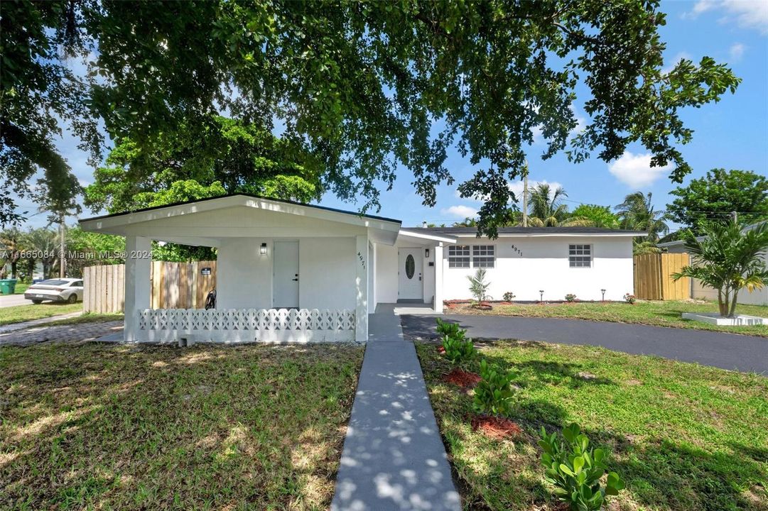 For Sale: $489,770 (3 beds, 2 baths, 1300 Square Feet)