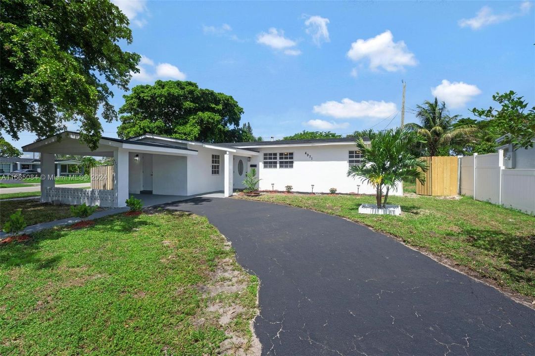 For Sale: $489,770 (3 beds, 2 baths, 1300 Square Feet)