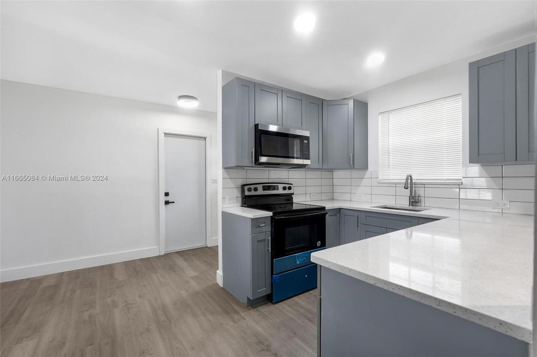 For Sale: $489,770 (3 beds, 2 baths, 1300 Square Feet)