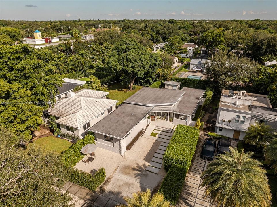 For Sale: $1,275,000 (4 beds, 2 baths, 1865 Square Feet)