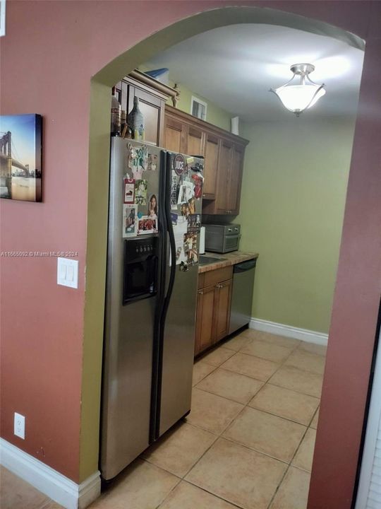 For Sale: $234,900 (2 beds, 2 baths, 985 Square Feet)