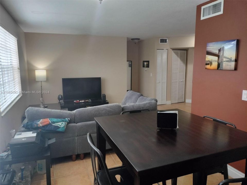 For Sale: $234,900 (2 beds, 2 baths, 985 Square Feet)