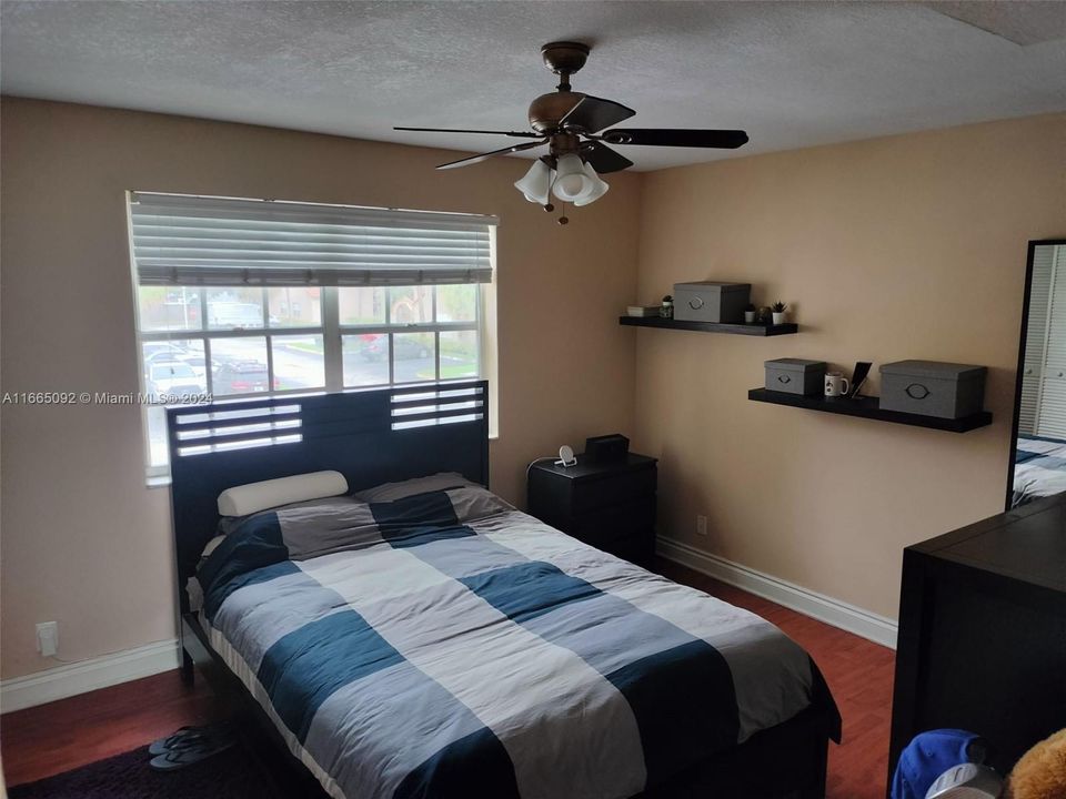 For Sale: $234,900 (2 beds, 2 baths, 985 Square Feet)