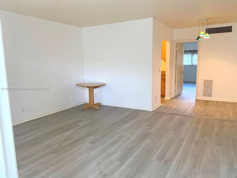 For Rent: $1,600 (1 beds, 1 baths, 614 Square Feet)