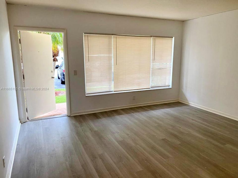 For Rent: $1,600 (1 beds, 1 baths, 614 Square Feet)