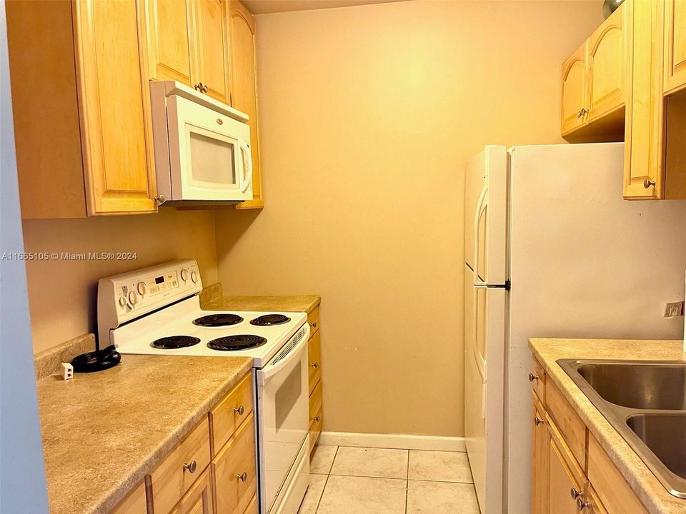 For Rent: $1,600 (1 beds, 1 baths, 614 Square Feet)