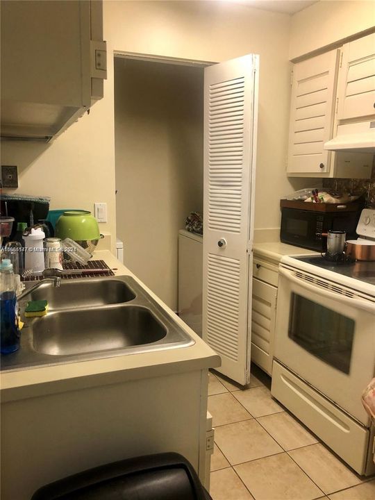 For Rent: $1,600 (1 beds, 1 baths, 785 Square Feet)