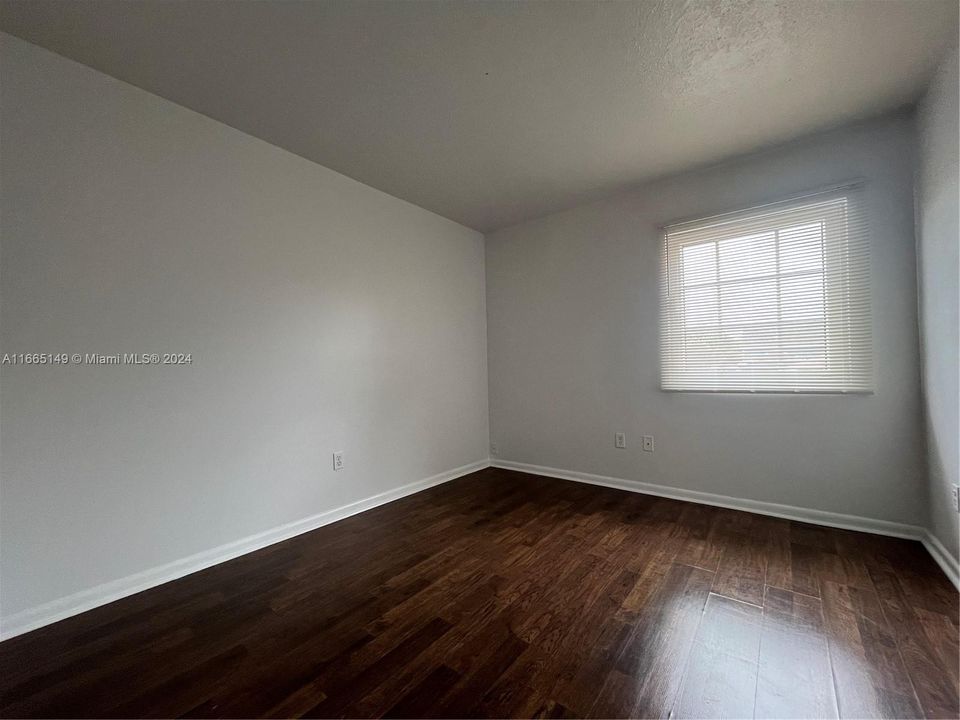 For Rent: $3,200 (3 beds, 2 baths, 1799 Square Feet)