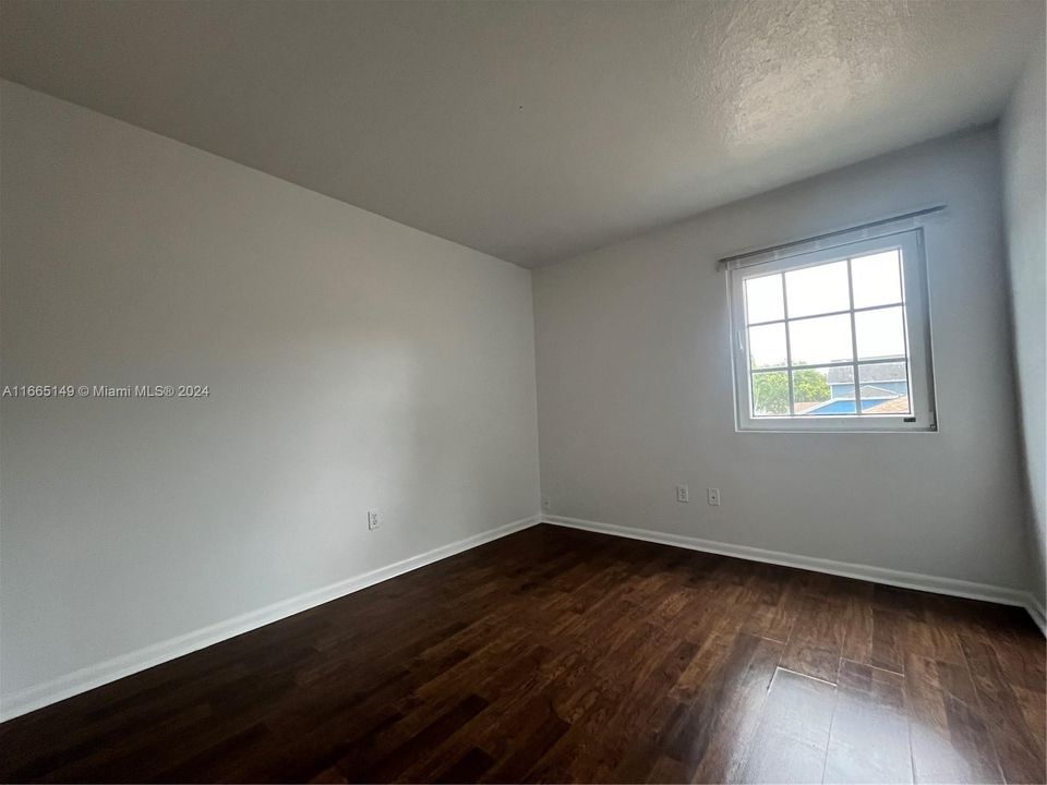 For Rent: $3,200 (3 beds, 2 baths, 1799 Square Feet)