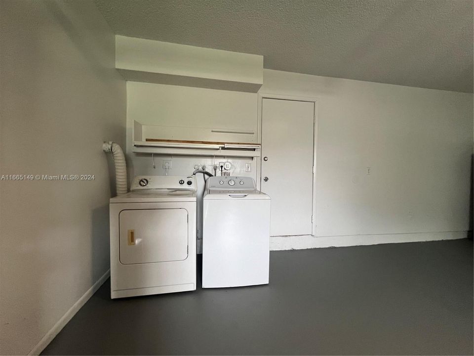 For Rent: $3,200 (3 beds, 2 baths, 1799 Square Feet)