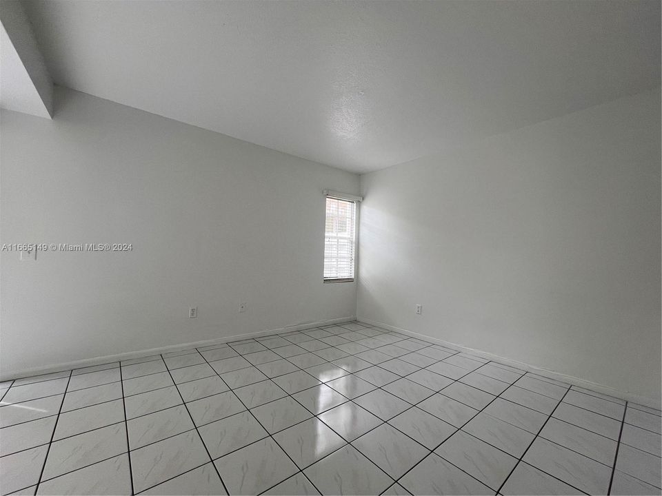 For Rent: $3,200 (3 beds, 2 baths, 1799 Square Feet)