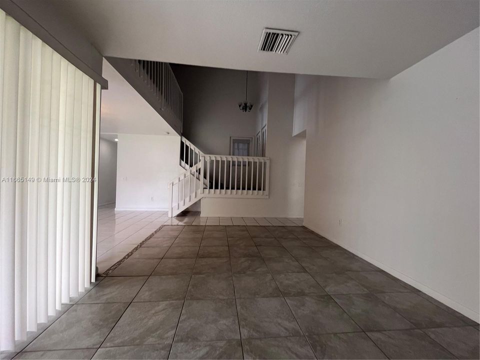 For Rent: $3,200 (3 beds, 2 baths, 1799 Square Feet)