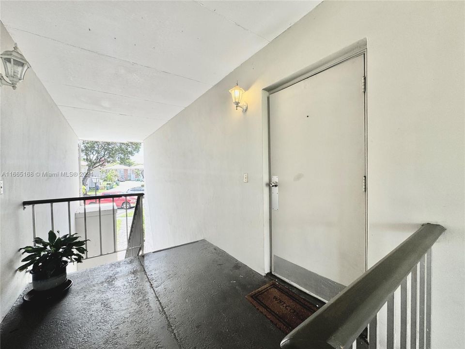 For Sale: $320,000 (2 beds, 2 baths, 1327 Square Feet)