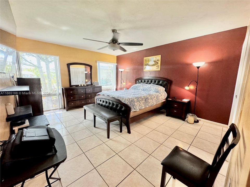 For Sale: $320,000 (2 beds, 2 baths, 1327 Square Feet)