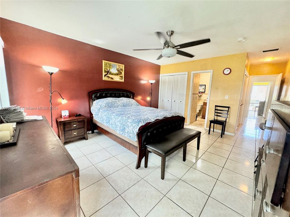 For Sale: $320,000 (2 beds, 2 baths, 1327 Square Feet)