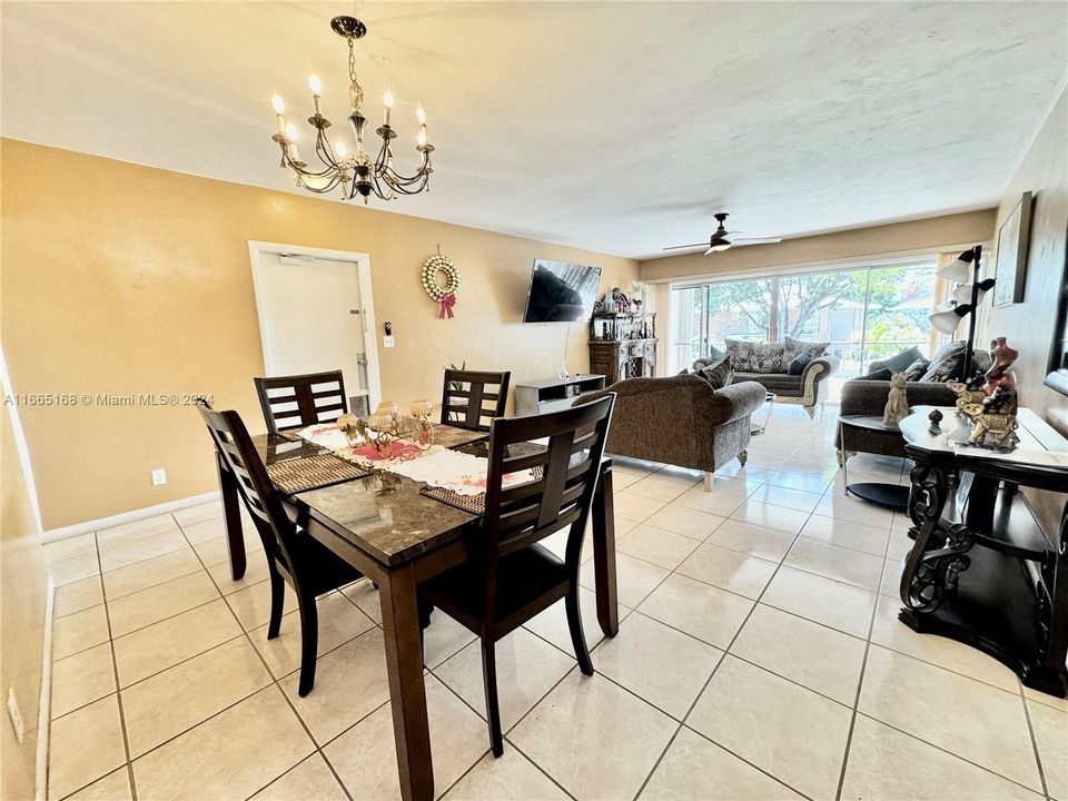 For Sale: $320,000 (2 beds, 2 baths, 1327 Square Feet)