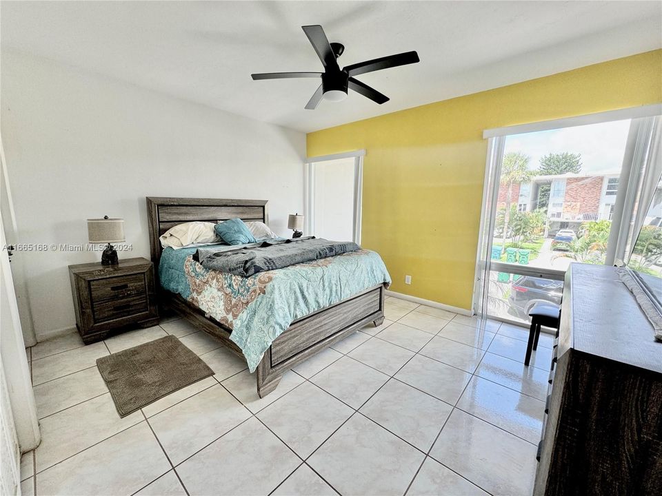 For Sale: $320,000 (2 beds, 2 baths, 1327 Square Feet)