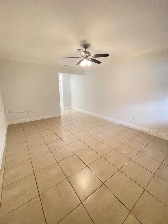 For Rent: $1,650 (0 beds, 1 baths, 433 Square Feet)