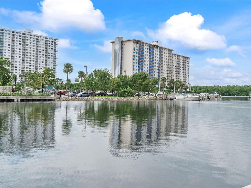 For Sale: $1,895,000 (4 beds, 3 baths, 2650 Square Feet)