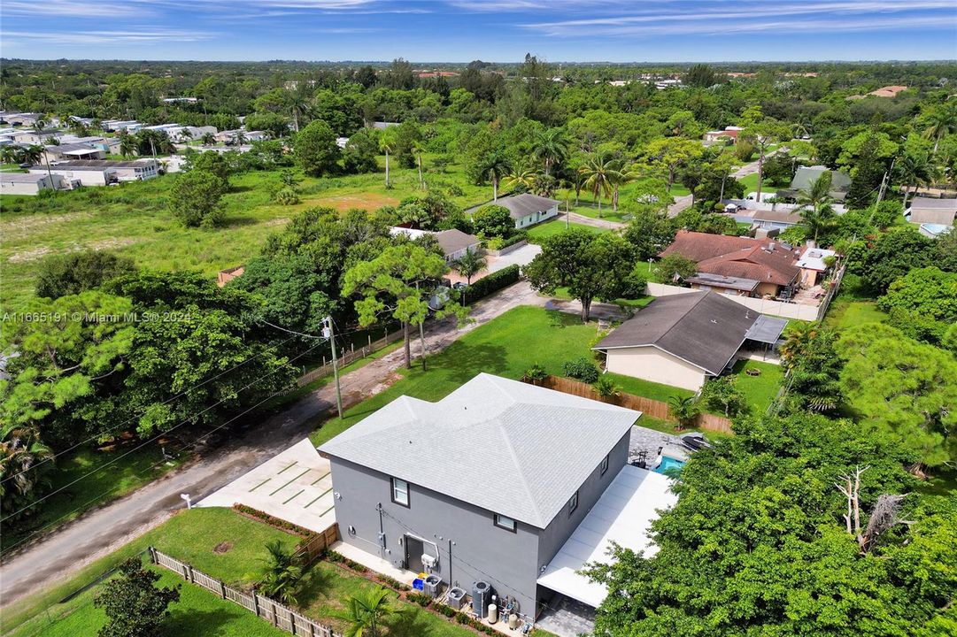 For Sale: $745,000 (3 beds, 3 baths, 2343 Square Feet)