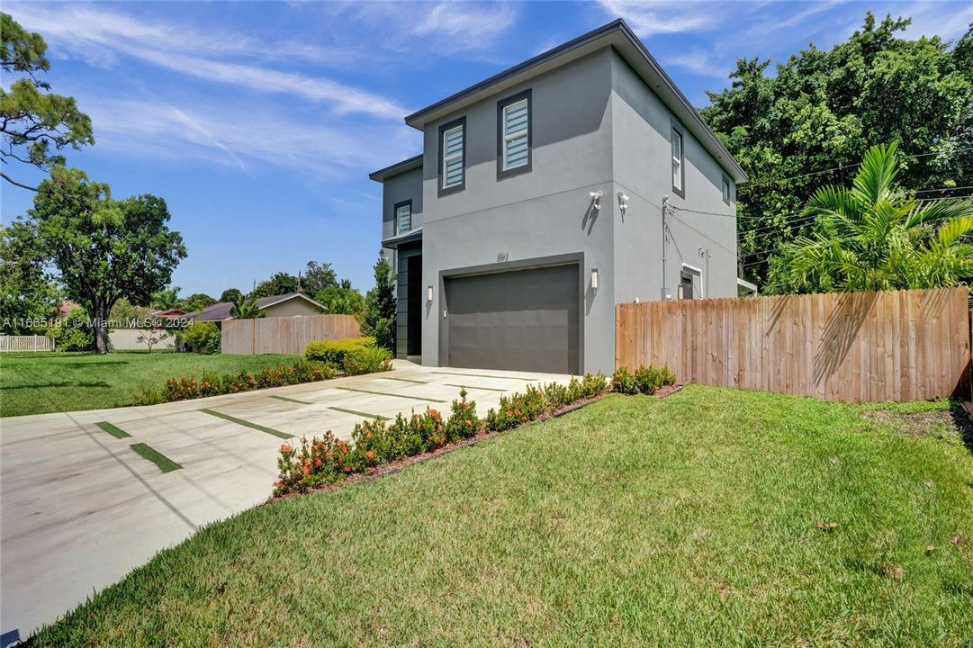 For Sale: $745,000 (3 beds, 3 baths, 2343 Square Feet)