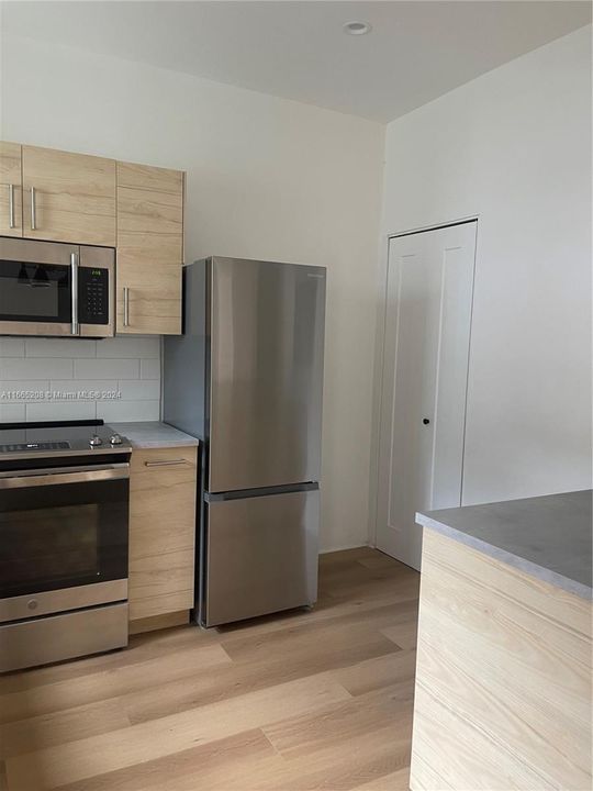 For Rent: $4,800 (2 beds, 1 baths, 1056 Square Feet)