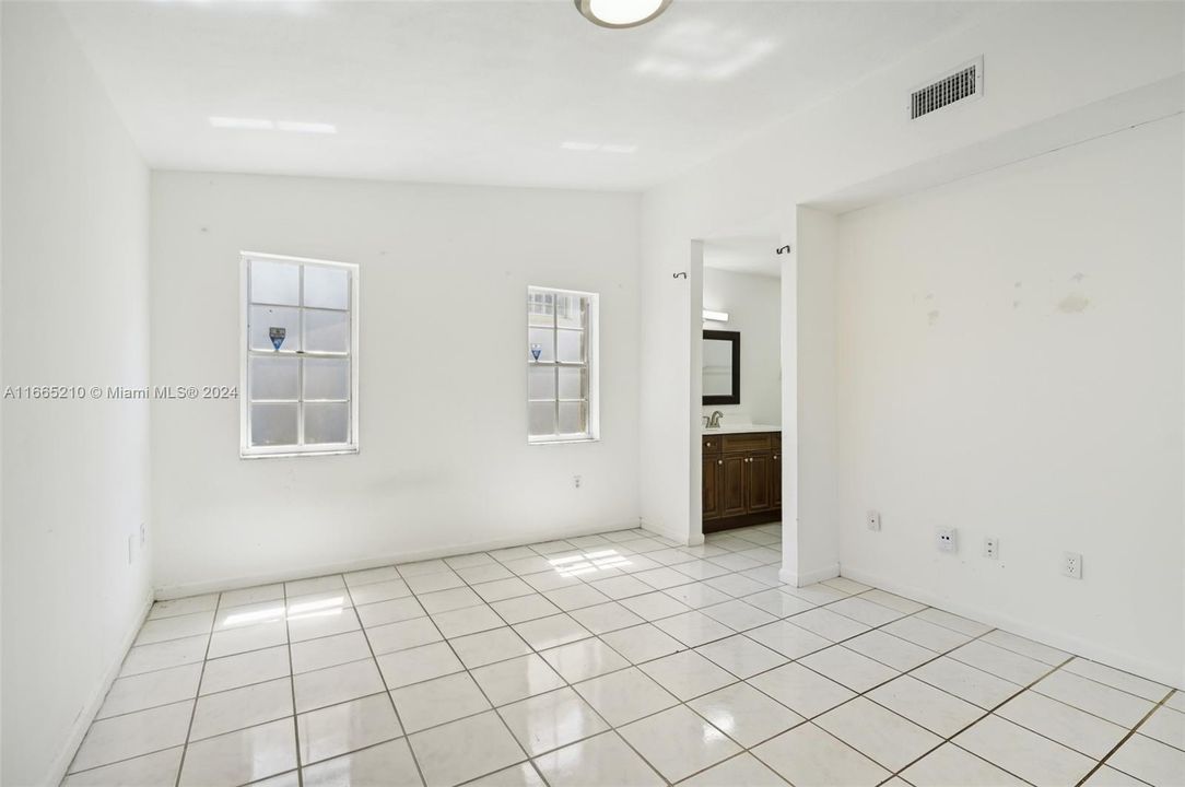 For Sale: $580,000 (3 beds, 2 baths, 1443 Square Feet)