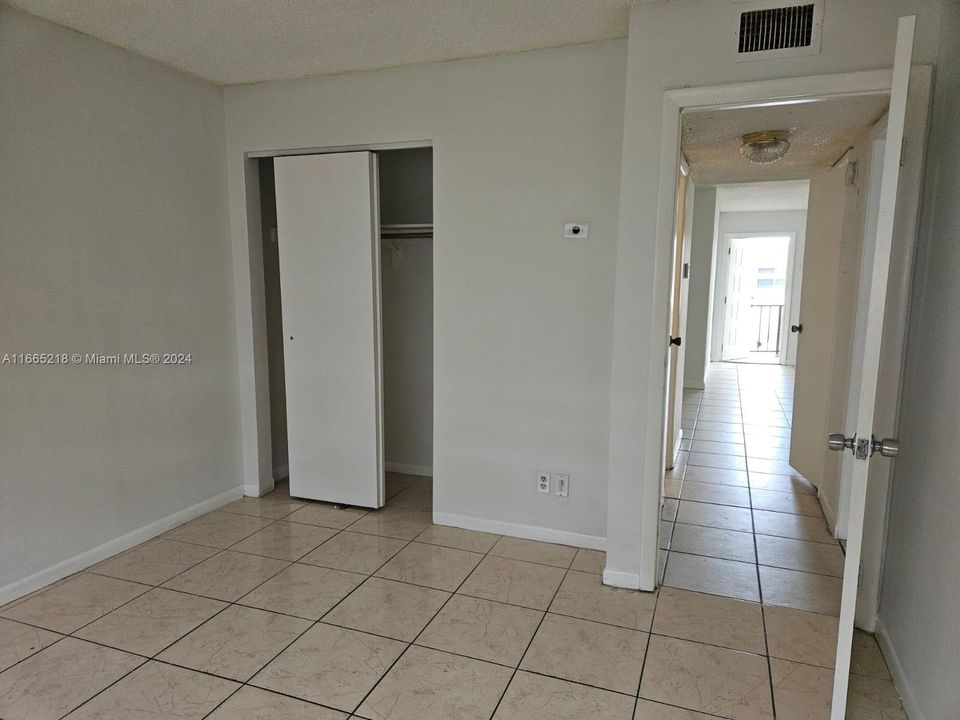 For Rent: $1,850 (2 beds, 1 baths, 880 Square Feet)