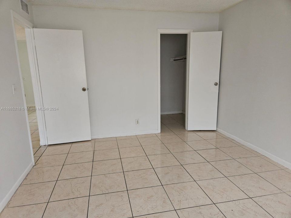 For Rent: $1,850 (2 beds, 1 baths, 880 Square Feet)