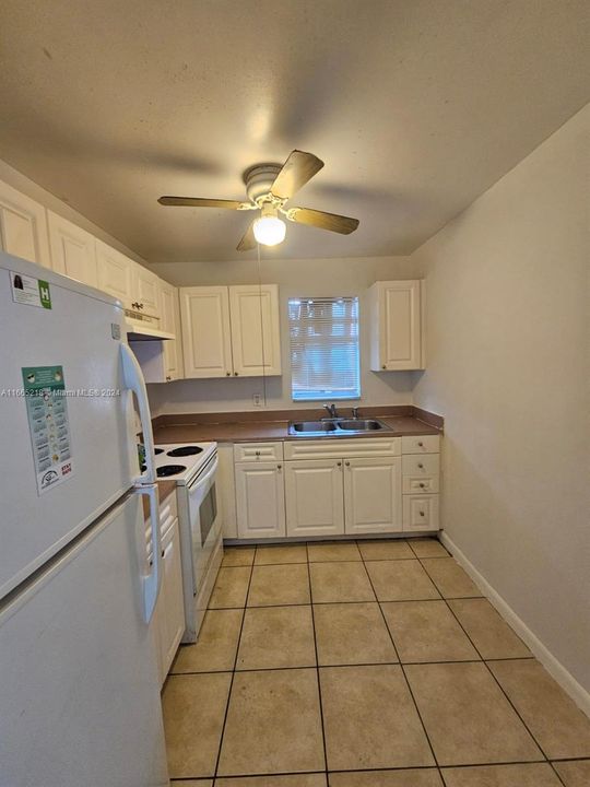 For Rent: $1,850 (2 beds, 1 baths, 880 Square Feet)