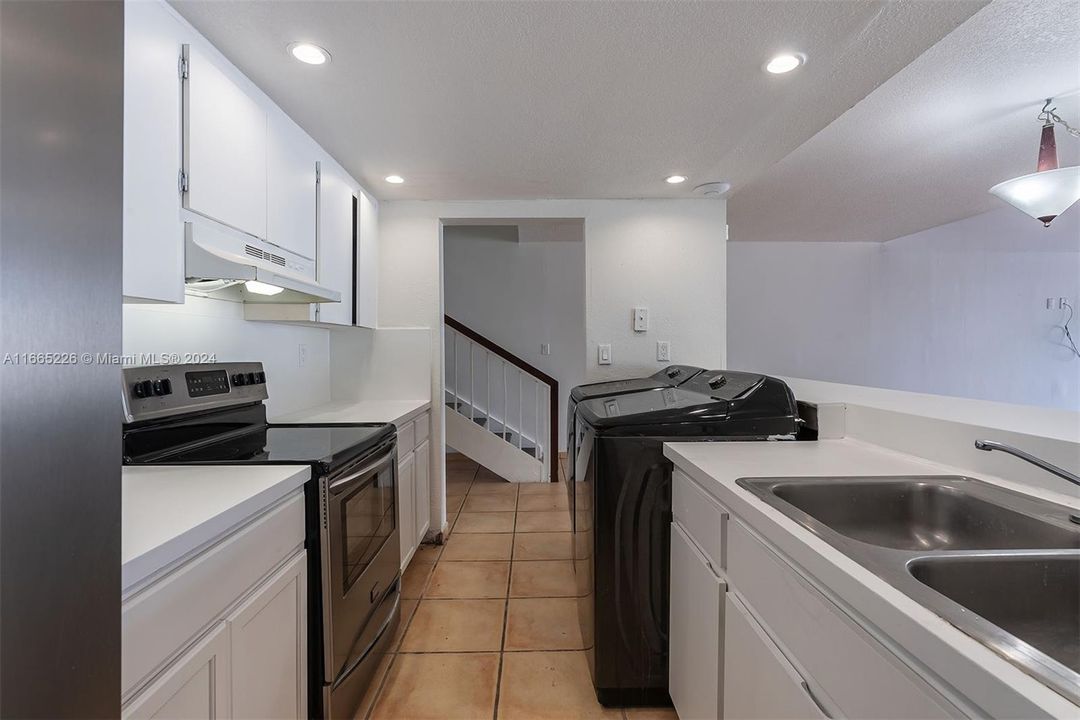 For Rent: $3,000 (3 beds, 2 baths, 1578 Square Feet)