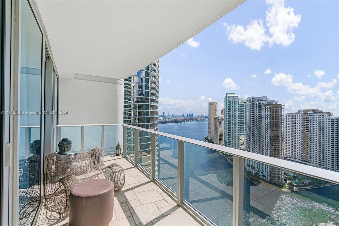 For Sale: $1,175,000 (2 beds, 2 baths, 1500 Square Feet)