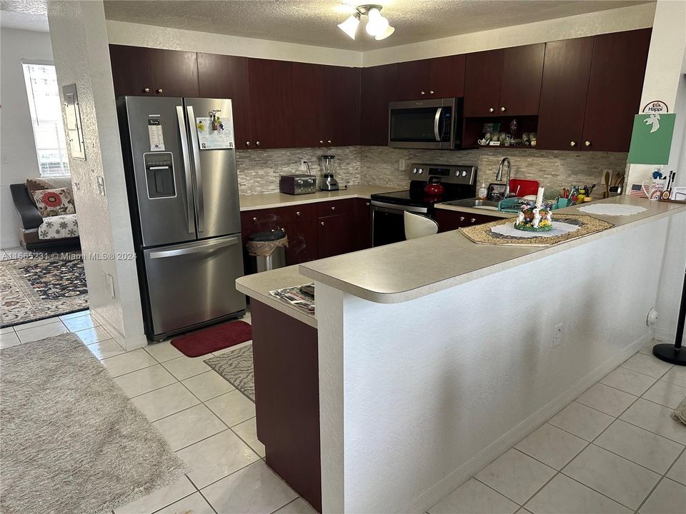 For Sale: $349,900 (2 beds, 1 baths, 1208 Square Feet)