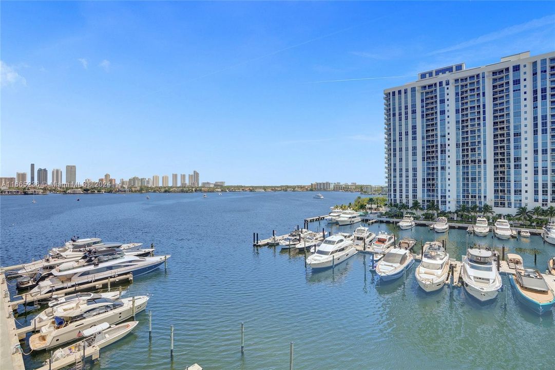 Active With Contract: $6,400 (2 beds, 2 baths, 1670 Square Feet)